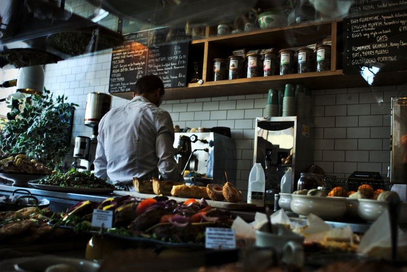 boutique-SOLLIES VILLE-min_person-cafe-restaurant-meal-food-cooking-9011-pxhere.com